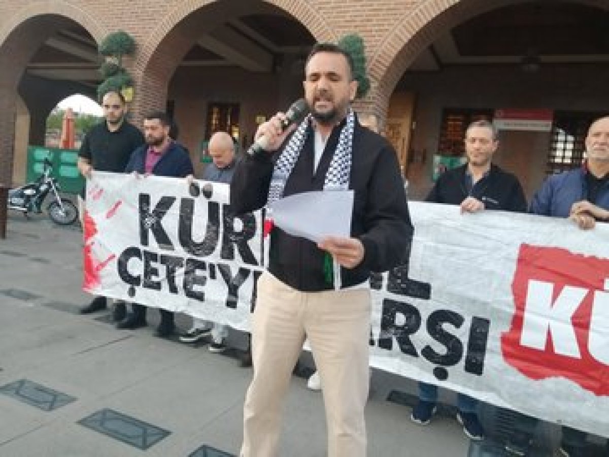 İşgale Son Filistin’e Özgürlük için Hacı Bayram Camii avlusunda Sabah Namazı Çıkışı Basın açıklaması yaptık.