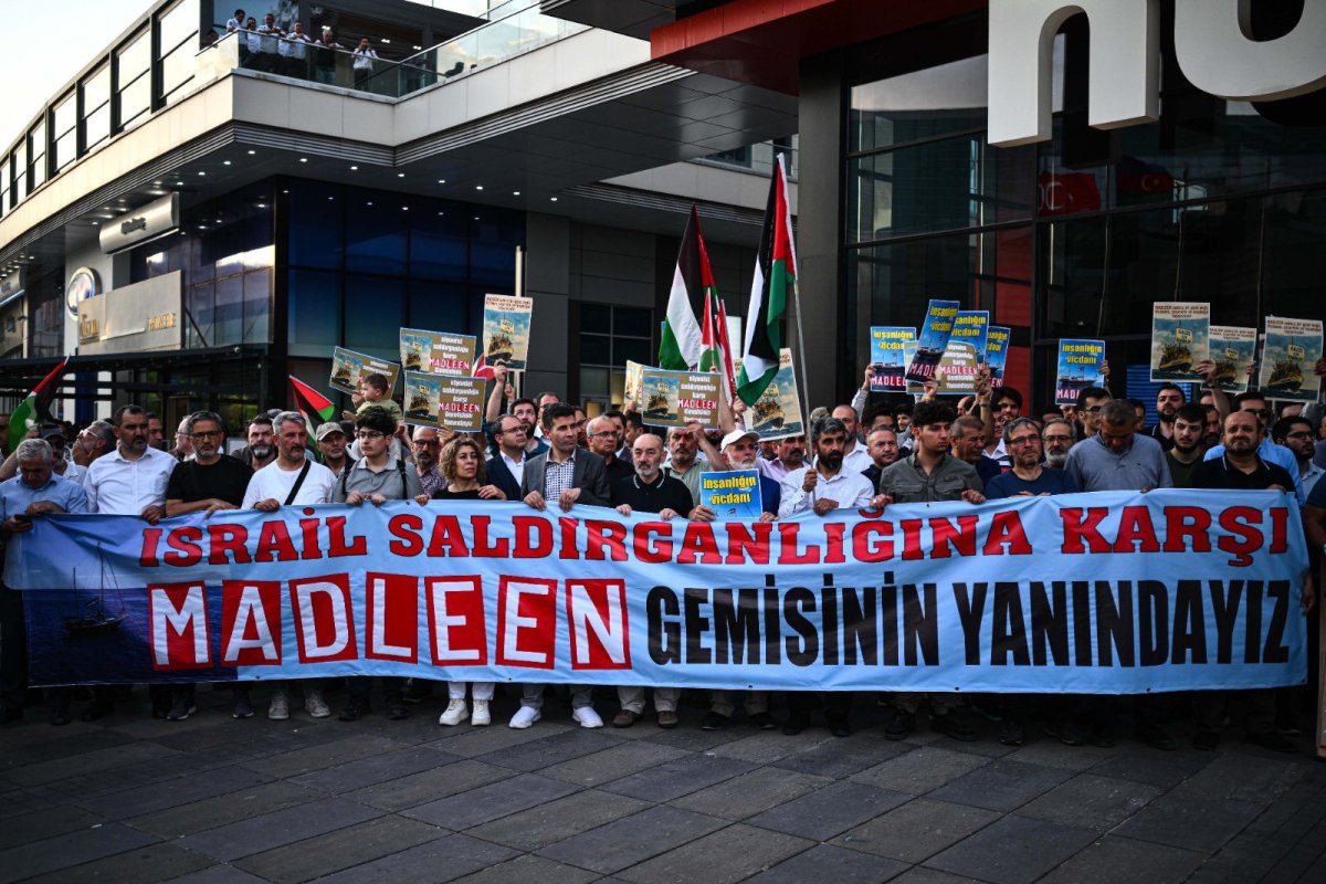 Katil İsrail’in Madleen gemisine yönelik saldırısı Ankara'da protesto edildi.